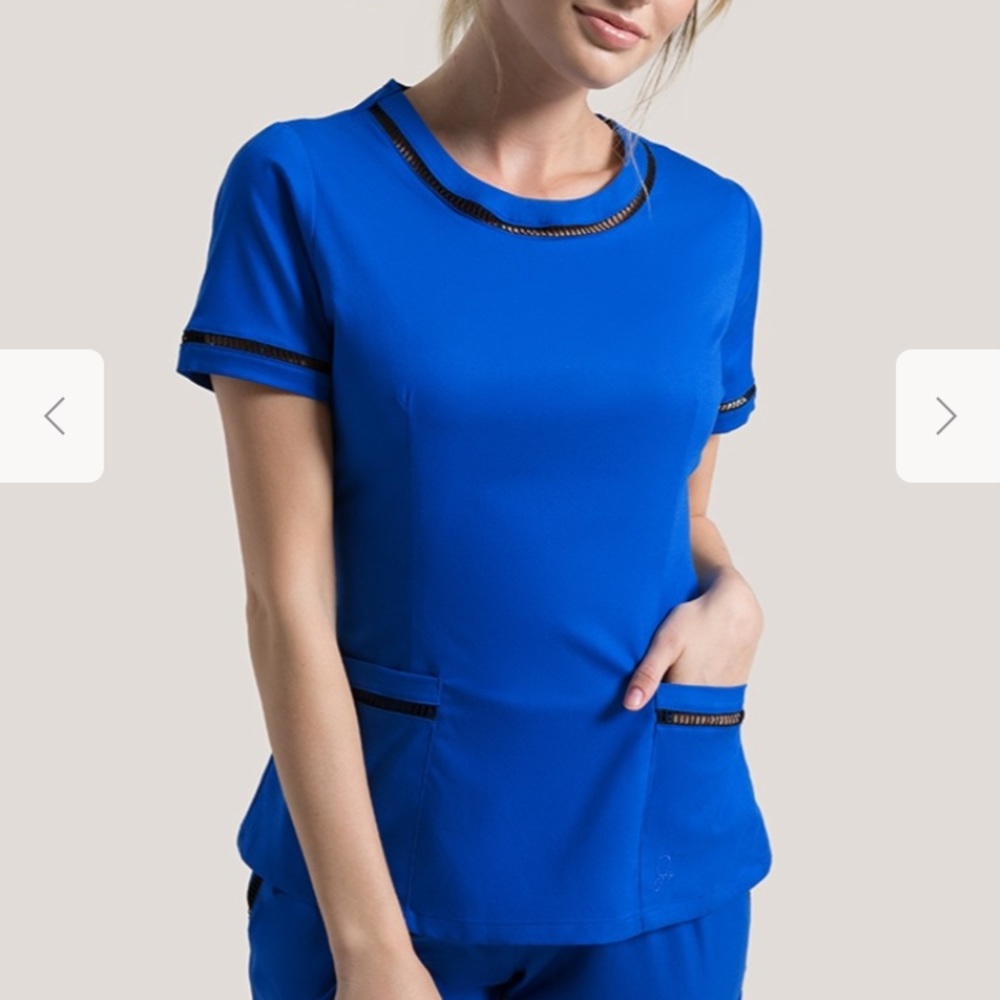 Jaanuu scrub top